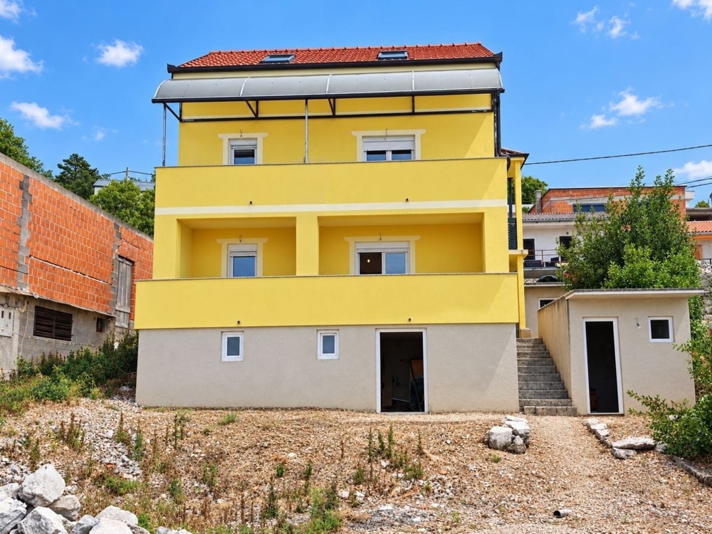 Casa in vendita in Croazia - casa con due appartamenti e vista mare a Crikvenica