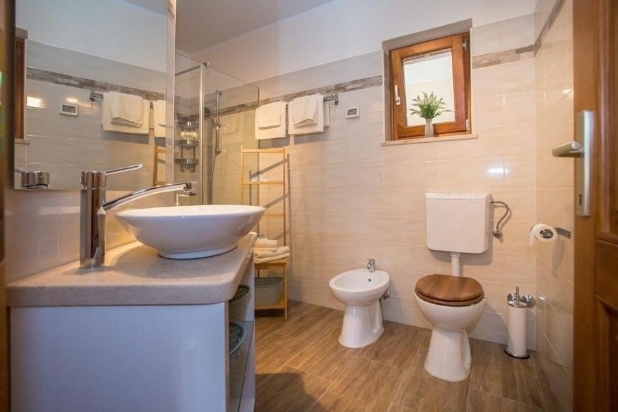 Bagno con lavabo d'appoggio