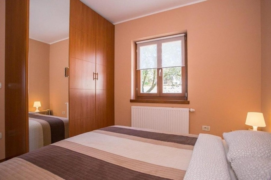 Camera da letto con armadio a muro