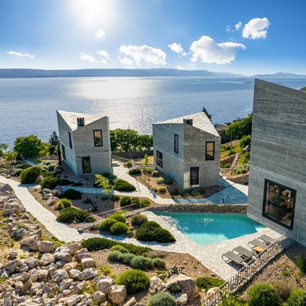 Vista sul mare dalla villa con piscina
