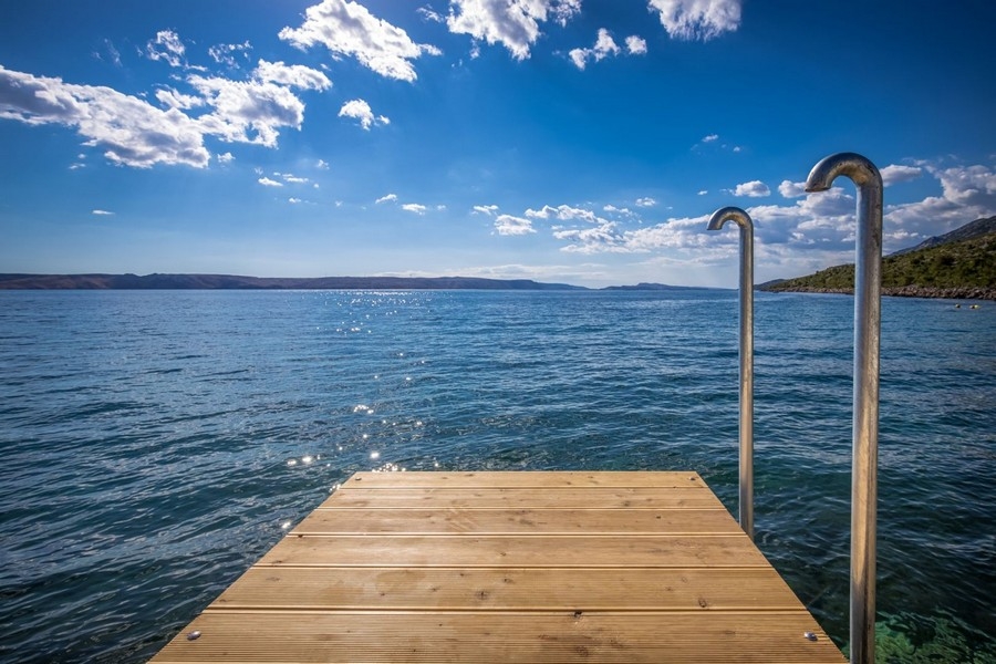 Pontile per fare il bagno sul mare a Lukovo Sugarje