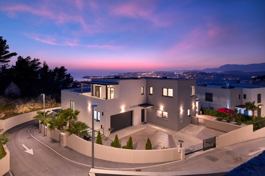 Villa moderna con vista mare a Podstrana