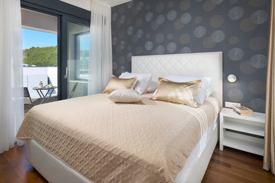 Camera da letto con accesso al balcone