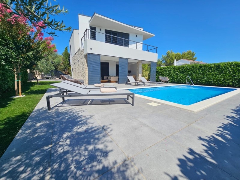 Villa con piscina e vista mare a Muline, isola di Ugljan
