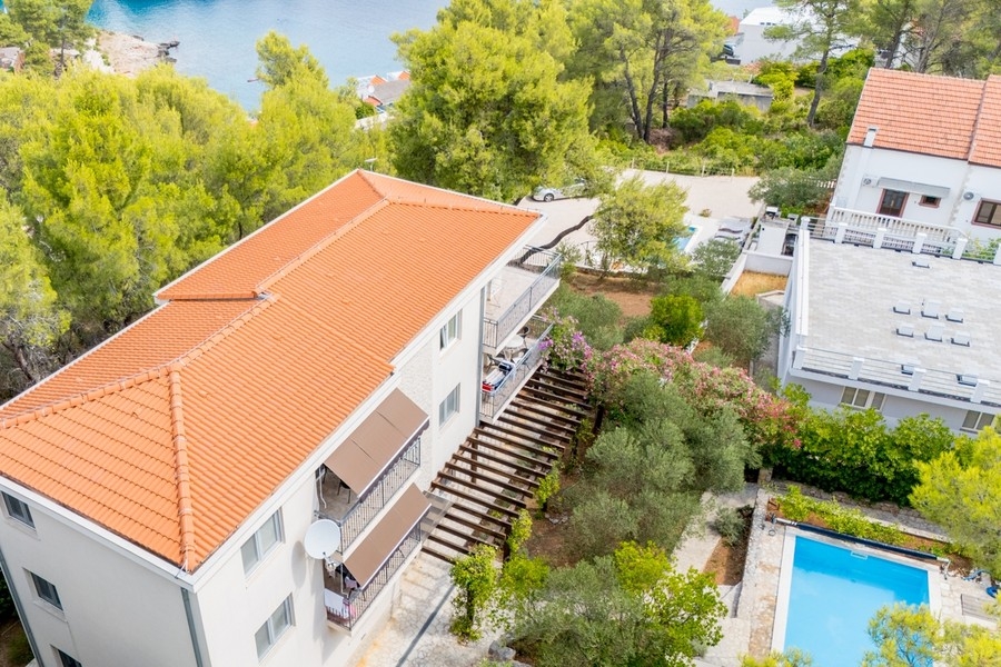 Villa con piscina vista dall'alto
