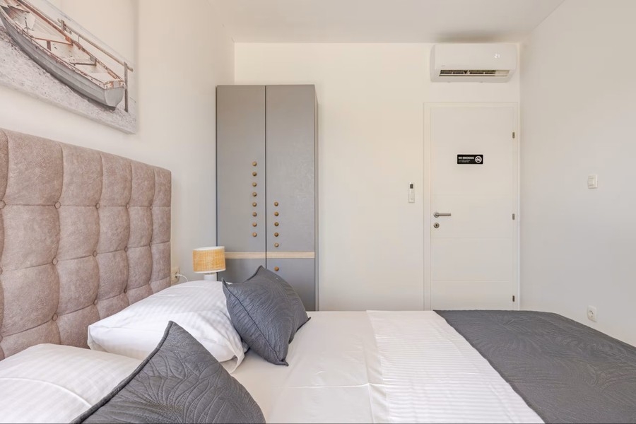 Camera da letto con armadio a muro e aria condizionata