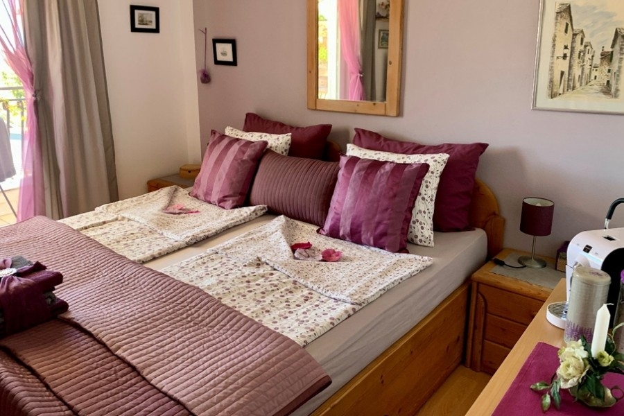 Camera da letto con letto matrimoniale