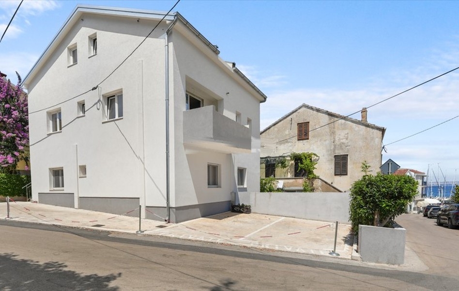 Esterno della casa con balconi