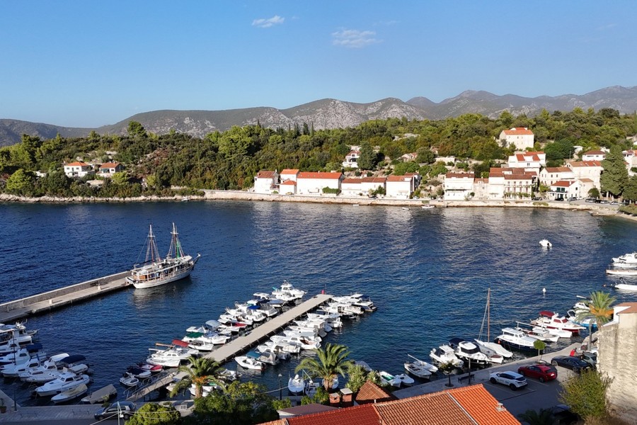 Casa in pietra con vista mare sull'isola di Korcula