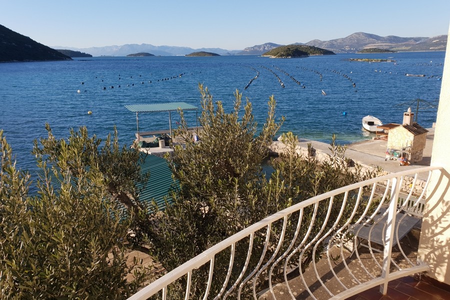Casa sul mare con vista sulla baia, penisola di Peljesac