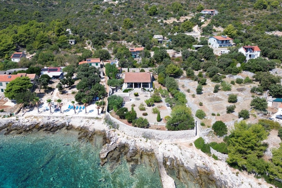 Proprietà con due ville sul mare, isola di Drvenik