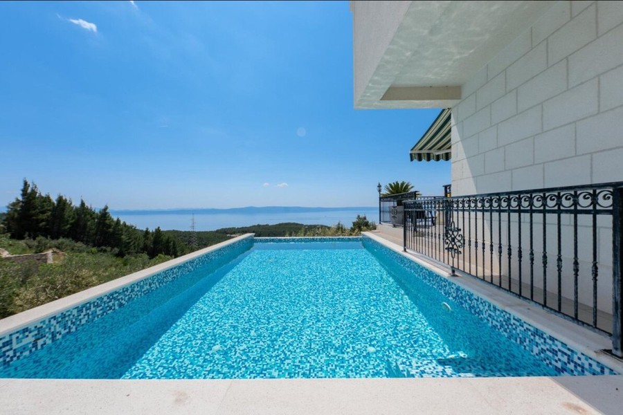 Villa con piscina a sfioro e vista mare vicino a Makarska