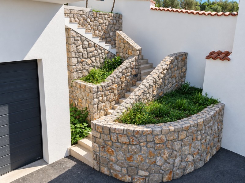 Scala con muri a secco in giardino
