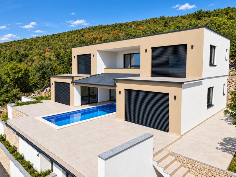 Villa con garage e piscina