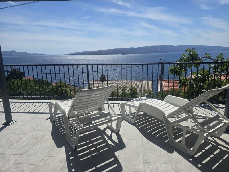 Casa con vista mare e grande terrazza a Senj