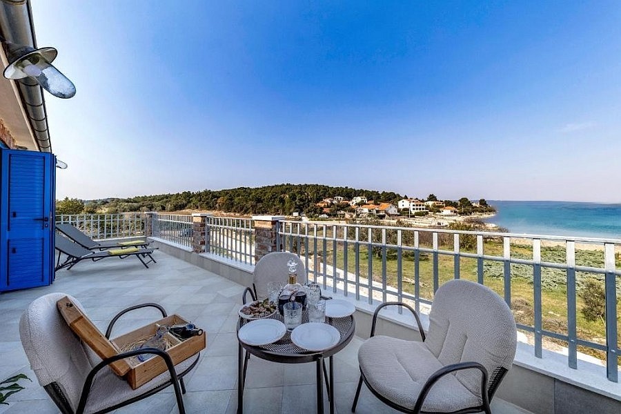 Villa in pietra naturale con vista mare sull'isola di Pasman