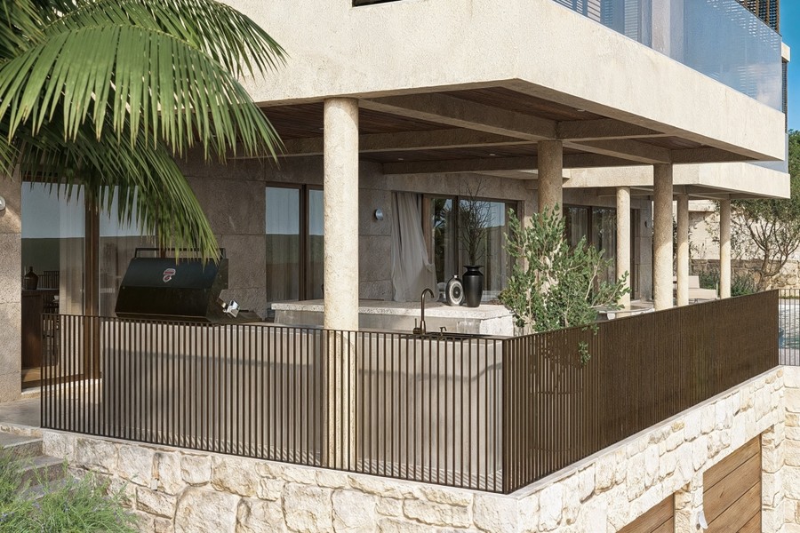 Terrazza con parapetto sopra il giardino