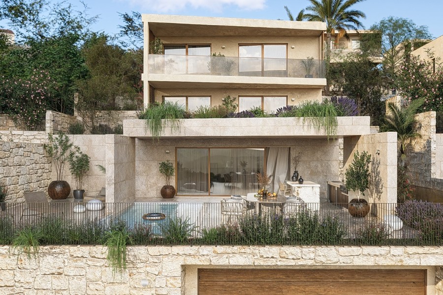 Terrazza con piscina davanti alla zona giorno