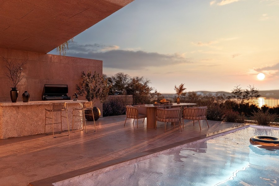 Terrazza con cucina esterna al tramonto