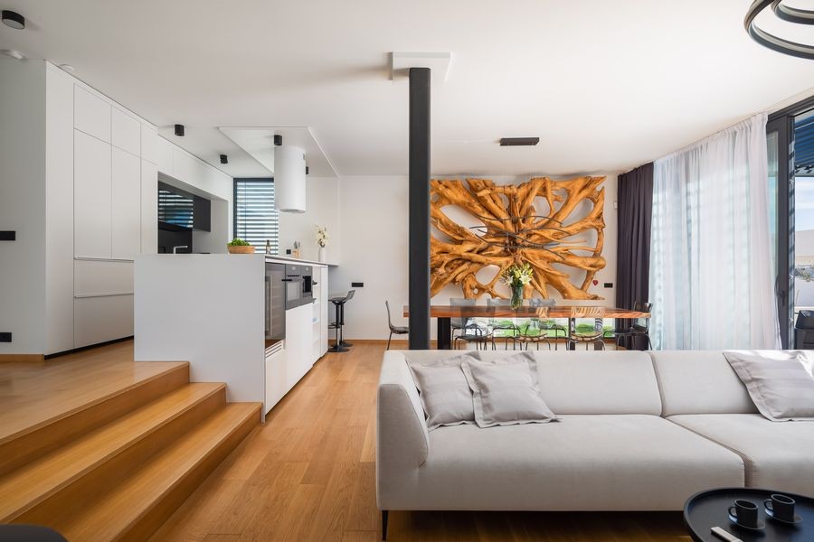 Cucina con isola e zona pranzo