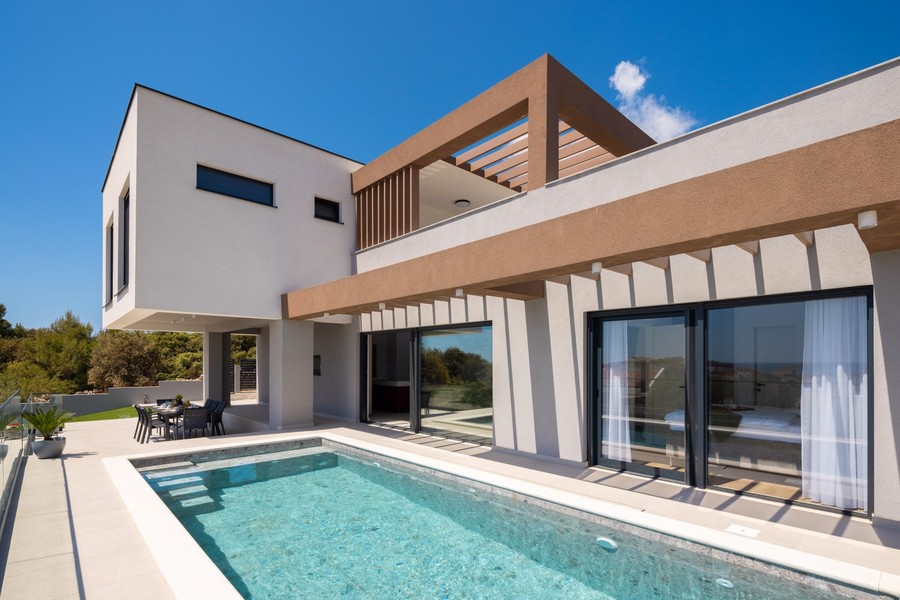 Villa con piscina e terrazza