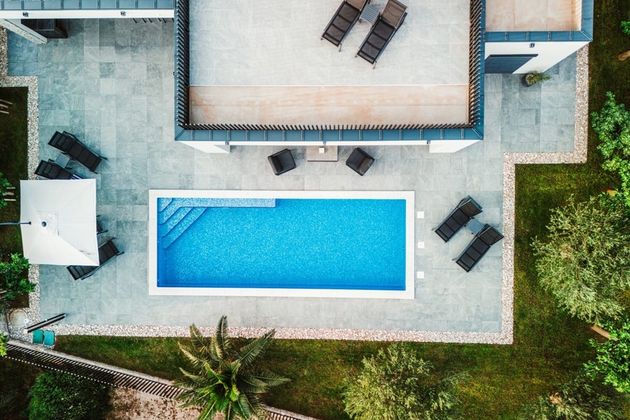 Piscina e terrazza dall'alto