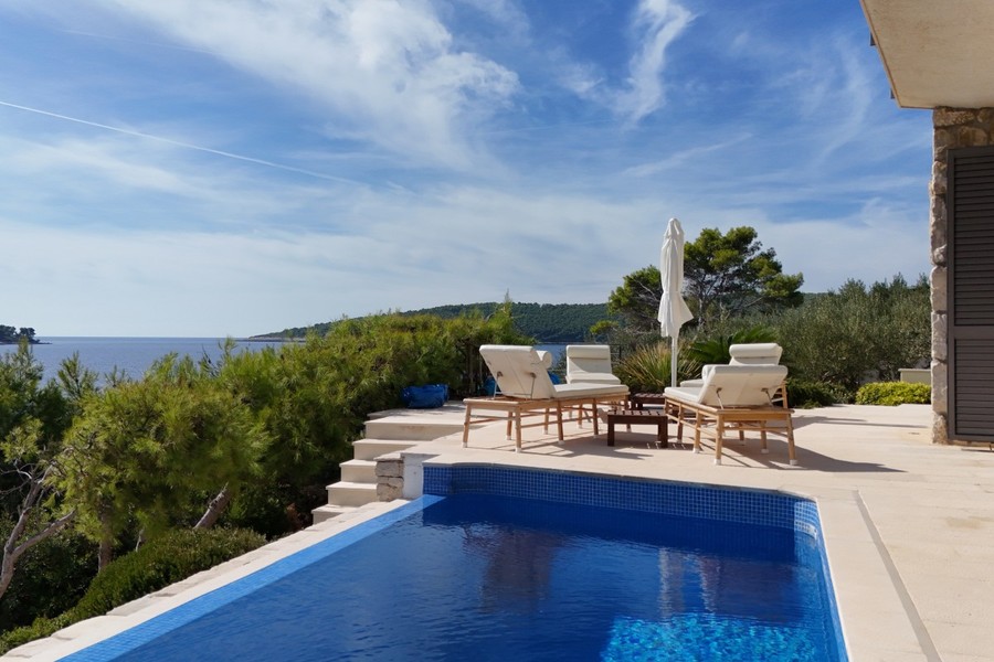 Villa sul mare con piscina sull'isola di Korcula