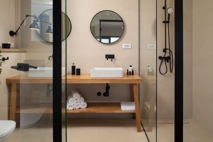 Bagno con lavabo in legno