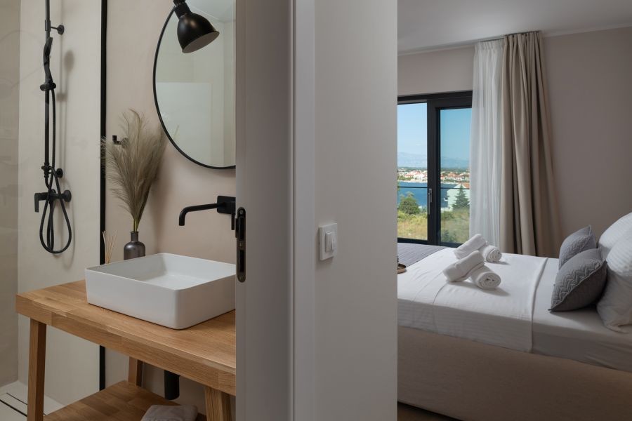 Bagno con vista sulla camera da letto