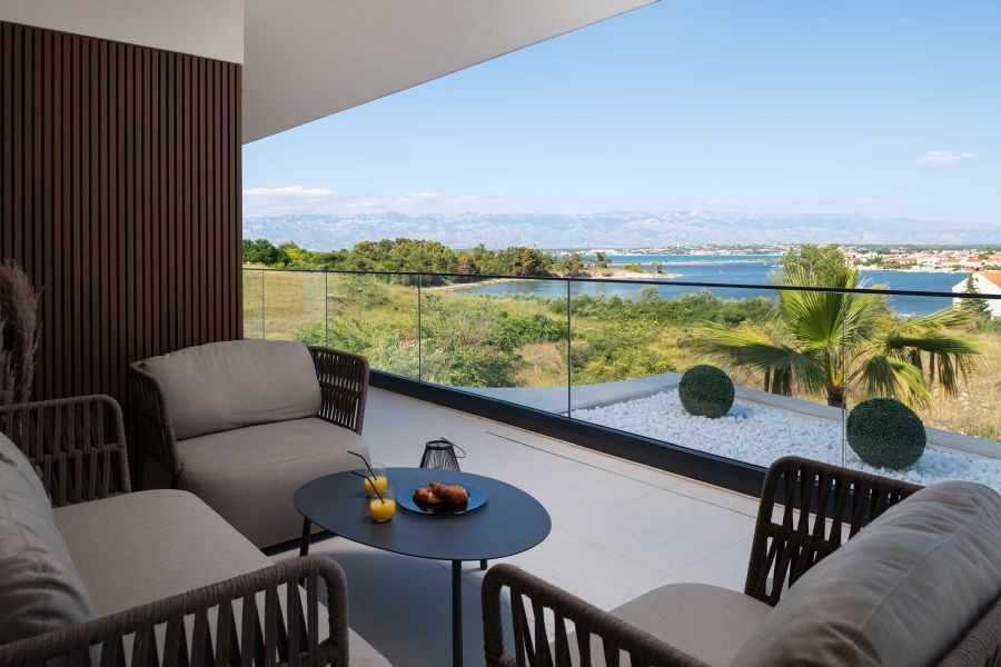 Villa con vista mare e piscina a Zara