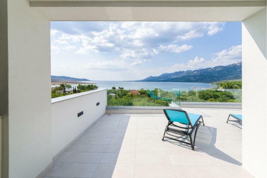 Villa con vista mare e piscina vicino a Zara