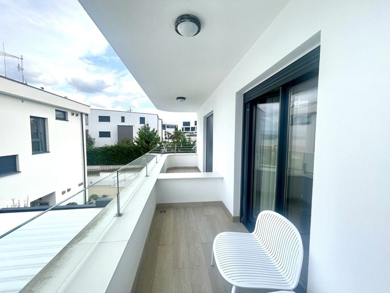Balcone con parapetto in vetro