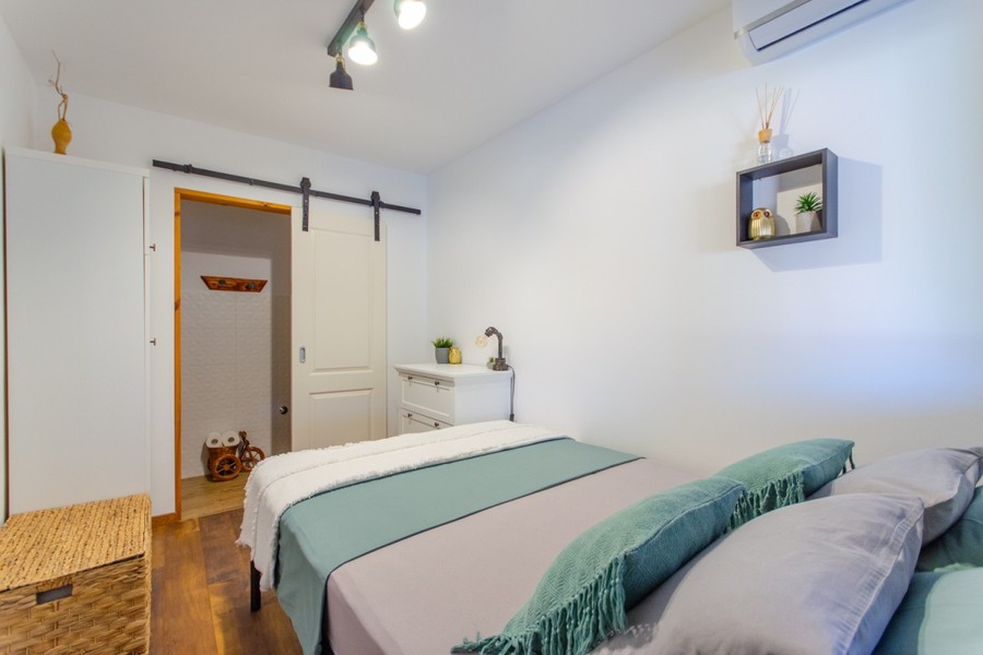 Camera da letto con porta scorrevole