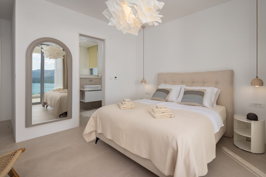 Camera da letto con accesso al bagno