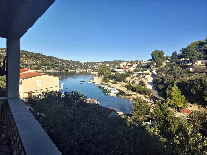 Vista dal balcone sulla baia e sul mare