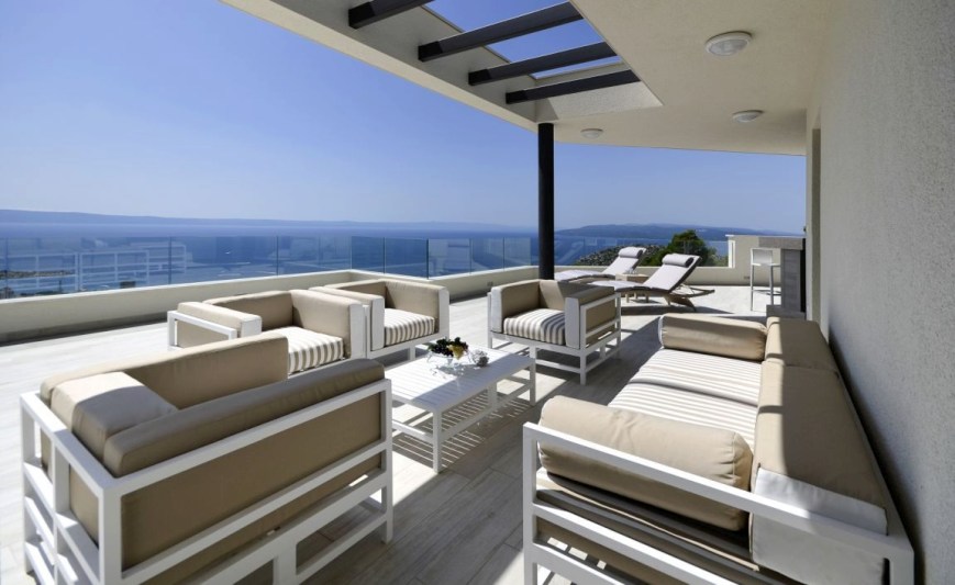 La villa in vendita in Croazia offre una vista dall'ampia terrazza