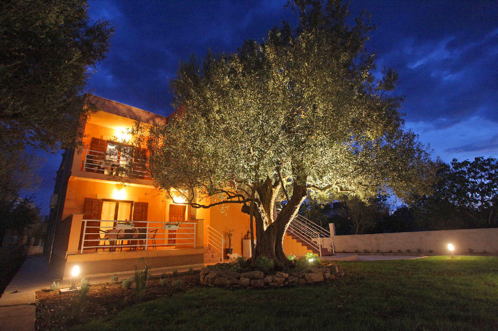 Immobili in Croazia - edificio di appartamenti in vendita vicino a Zadar.
