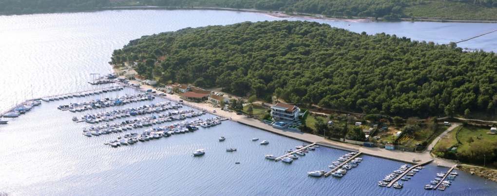 Villa sul porto turistico in Istria in vendita.