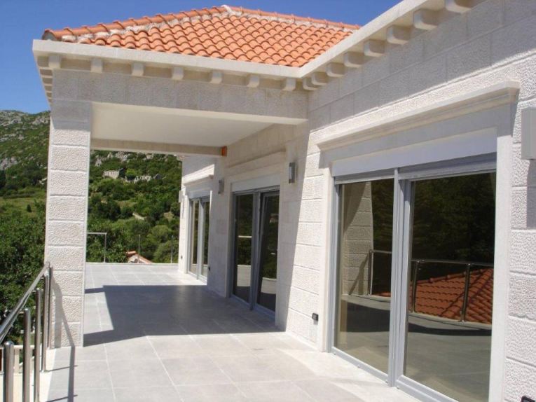 Balcone dell'immobile H696 a Peljesac, Dalmazia.