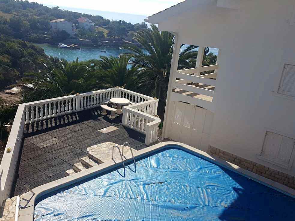 Vista laterale della villa vicino al mare a Pag, in vendita. Immobili Croazia - Panorama Scouting