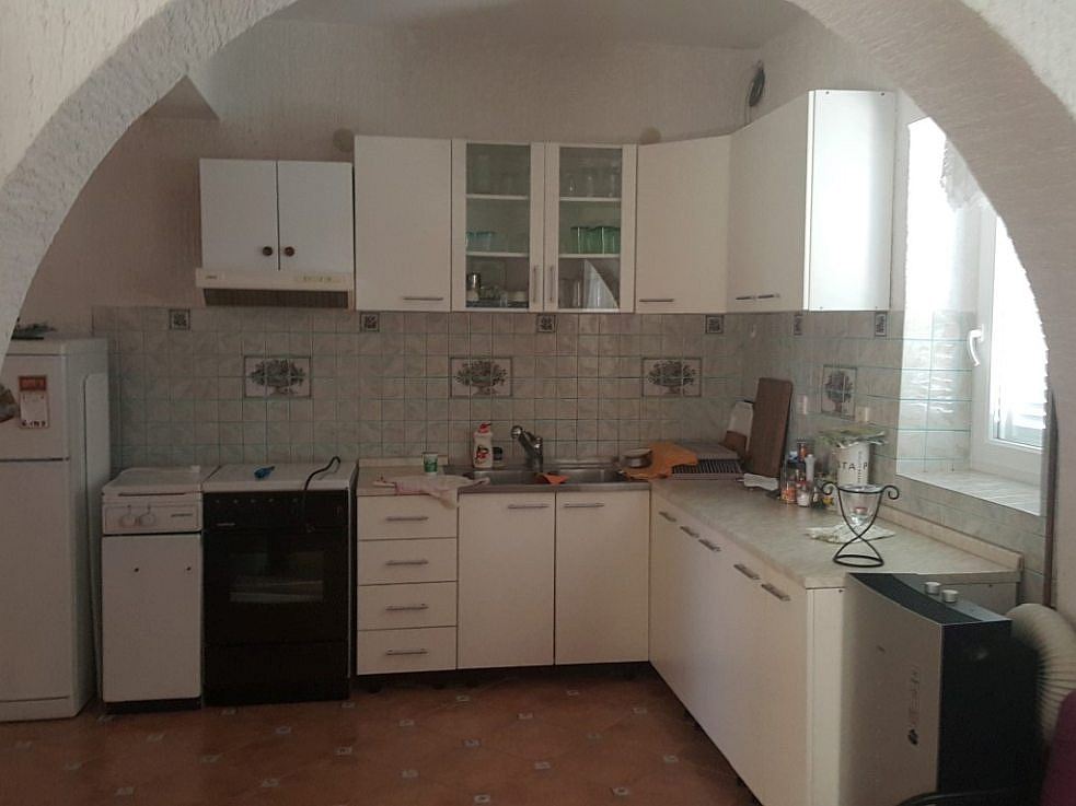 Una delle cucine della villa a Pag, in vendita