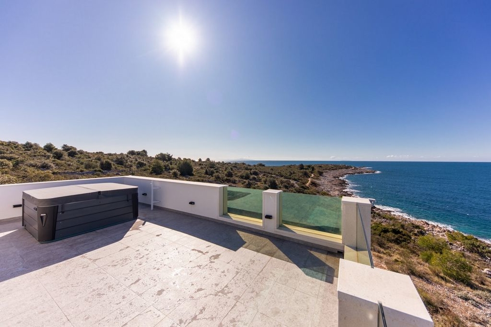 Villa di nuova costruzione sul mare vicino a Rogoznica, Dalmazia, in vendita.