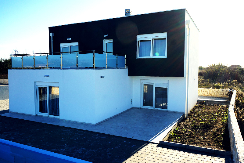 Villa con piscina vicino a Zadar in vendita.