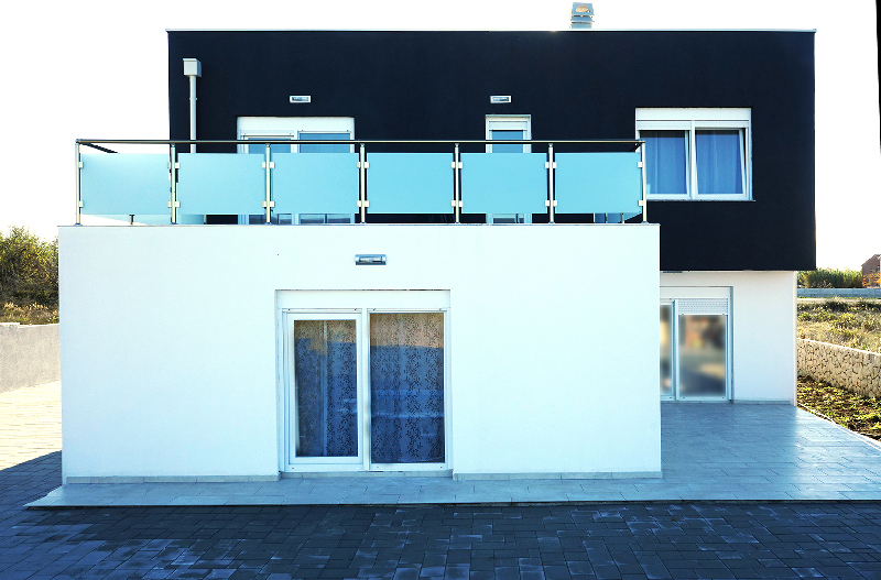 Terrazza della villa H883 vicino a Zadar.
