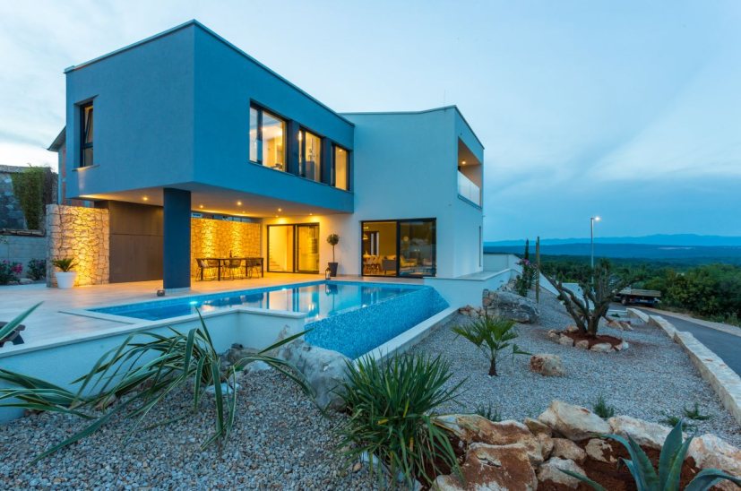 Villa di lusso arredata e con dotazioni in vendita in Croazia, isola di Krk.